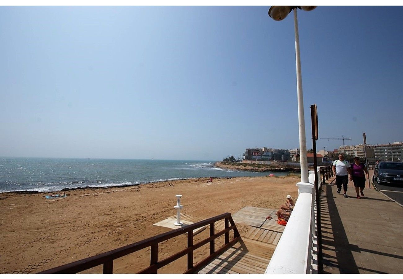 Ferienwohnung in Torrevieja - 006 Locos Beach - Alicante Real Estate