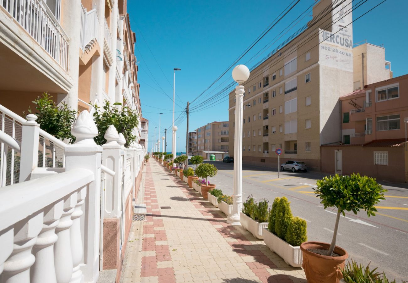 Ferienwohnung in La Mata - 033 Beach Terrace - Alicante Real Estate