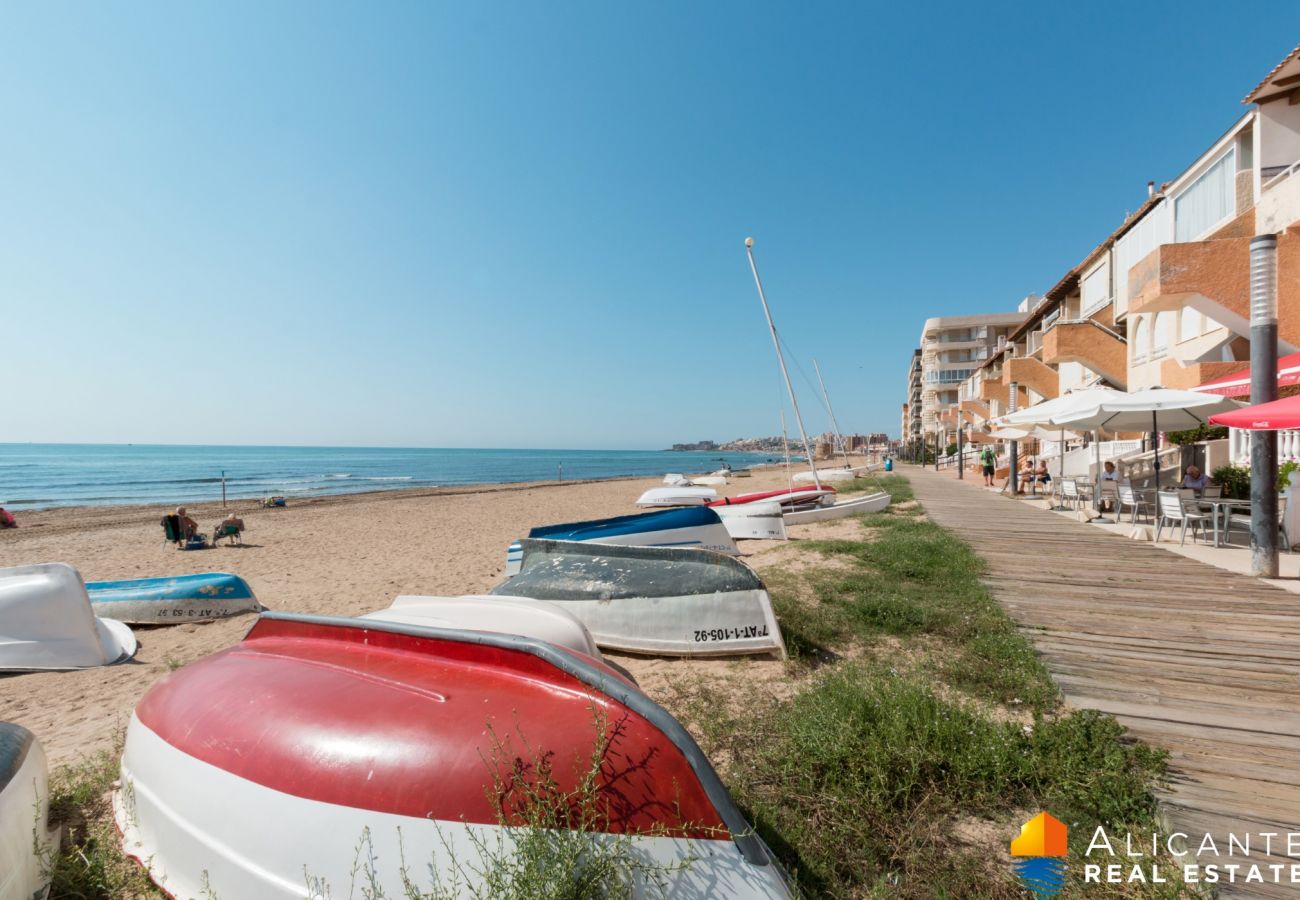 Ferienwohnung in La Mata - 033 Beach Terrace - Alicante Real Estate