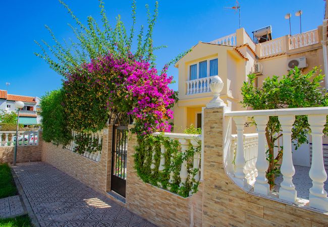 Bungalow/ verbunden mit der Villa in Torrevieja - 080 Family Garden House - Alicante Holiday