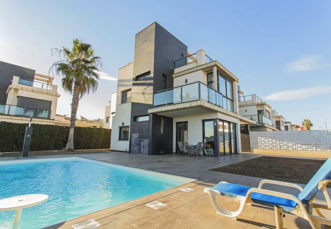 Villa in Cabo Roig - 204 Luxury Villa Alicante holiday