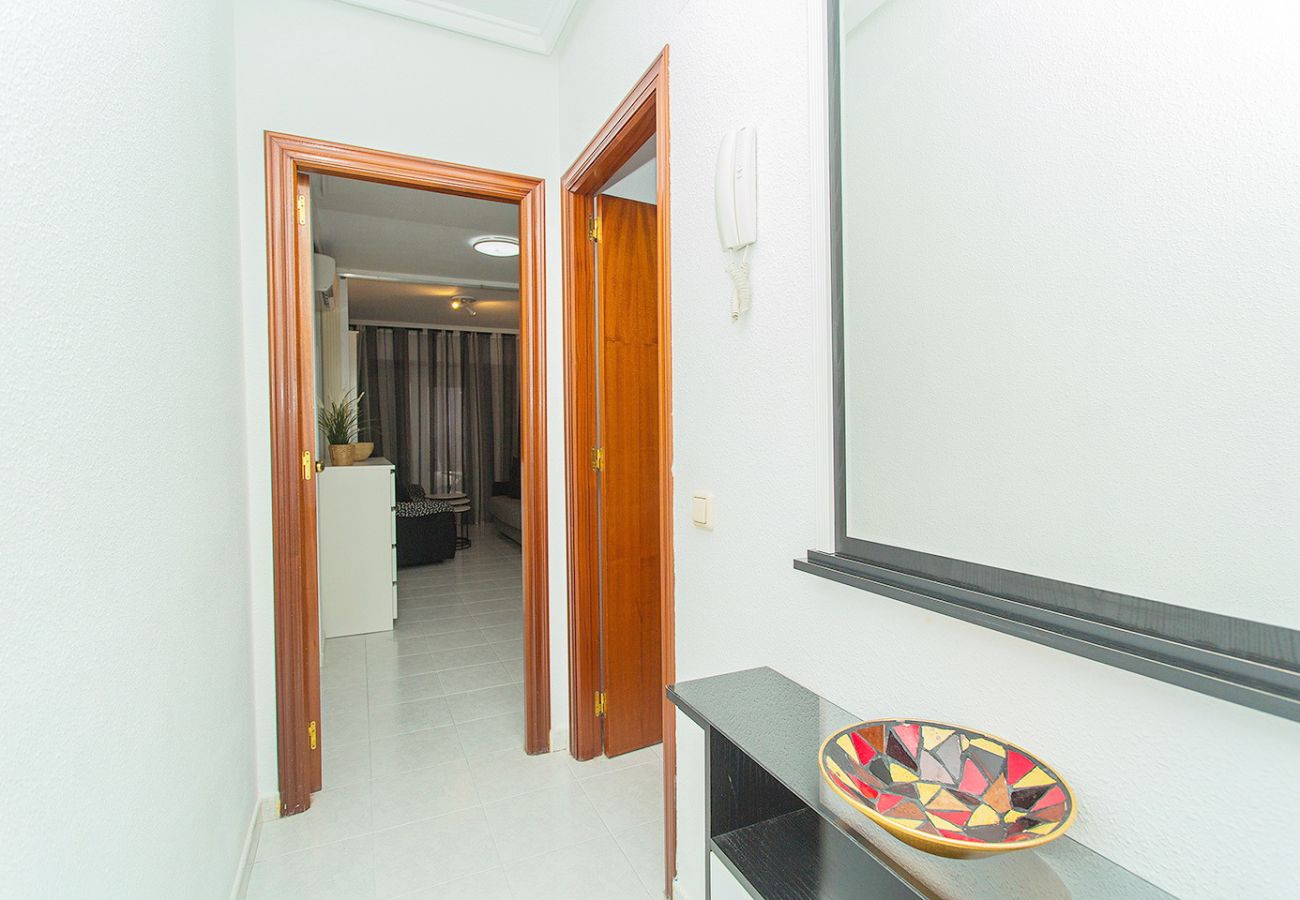 Apartamento en Torrevieja - 039 City Retreat - Alicante Holiday