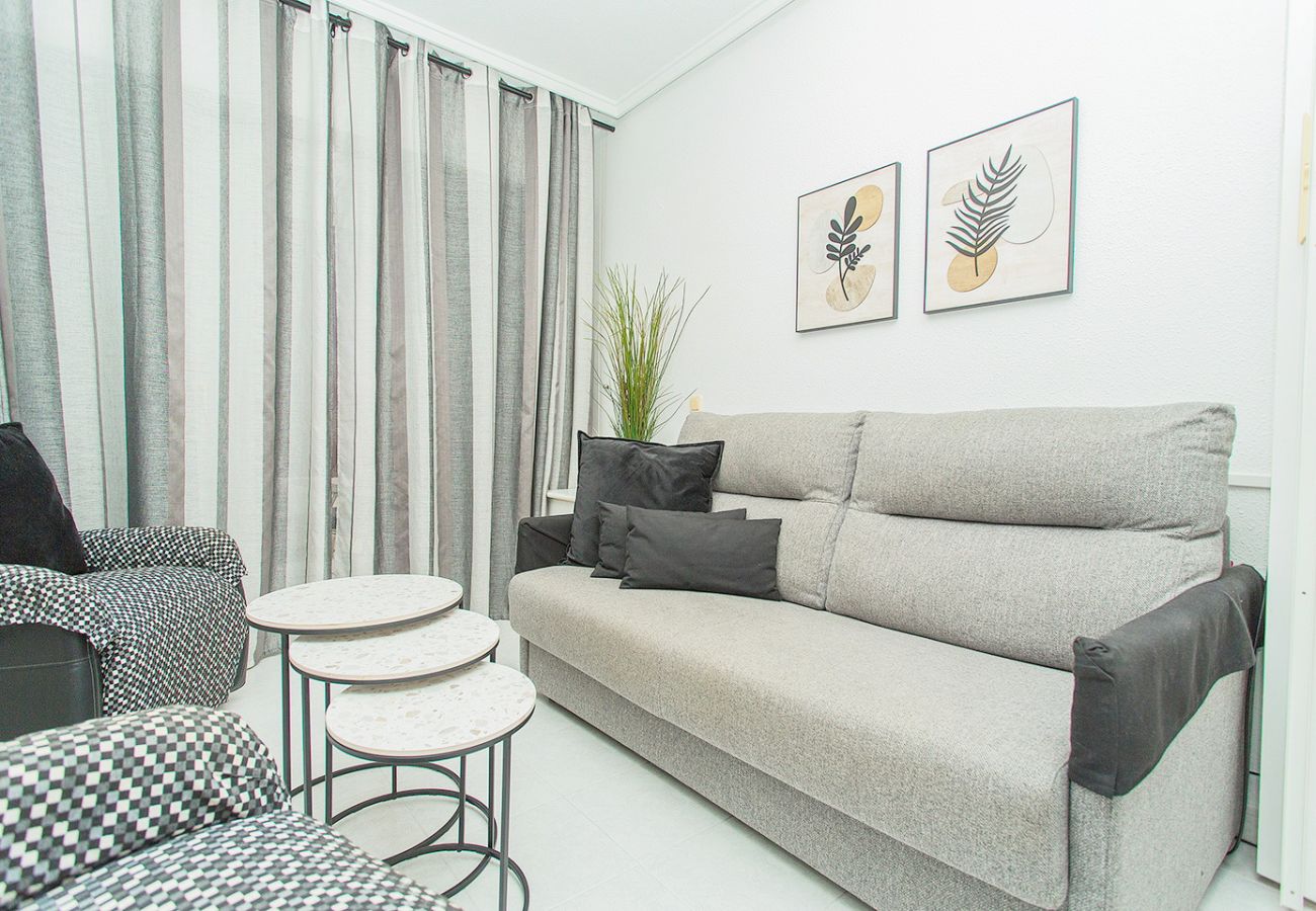 Apartamento en Torrevieja - 039 City Retreat - Alicante Holiday