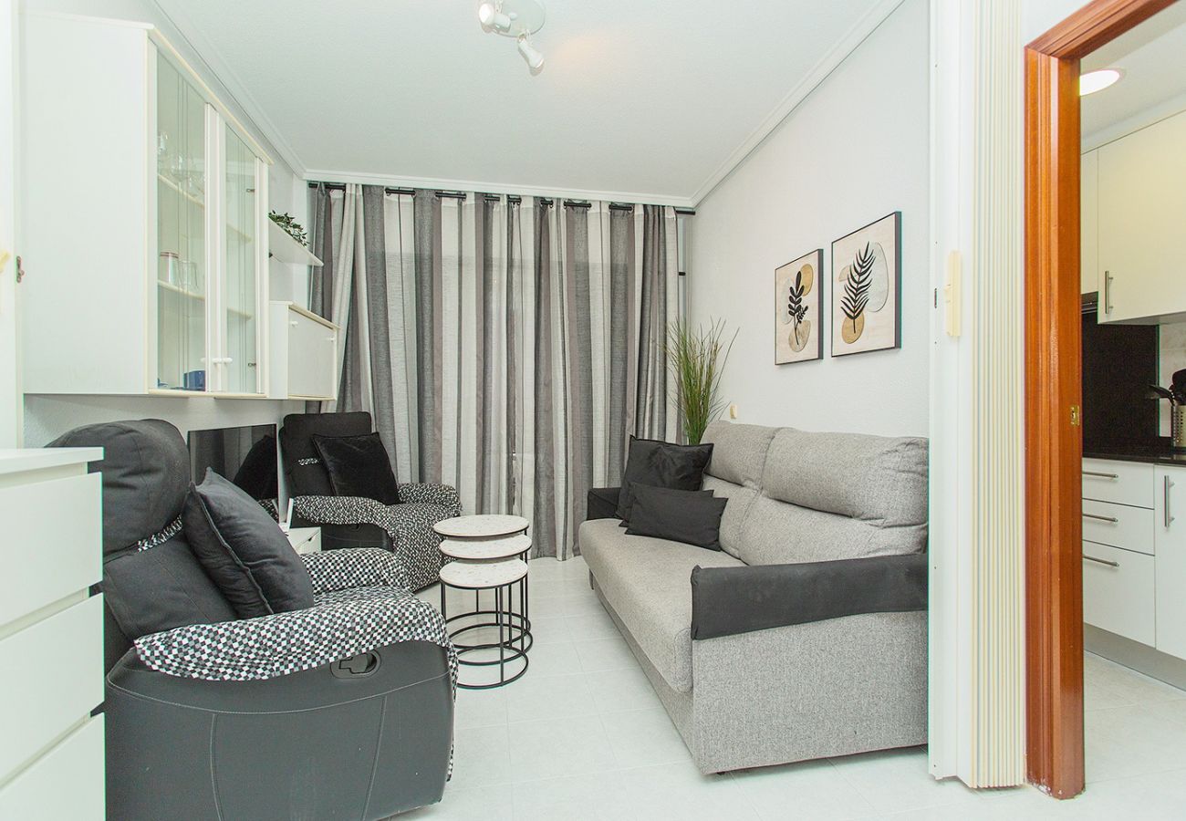 Apartamento en Torrevieja - 039 City Retreat - Alicante Holiday