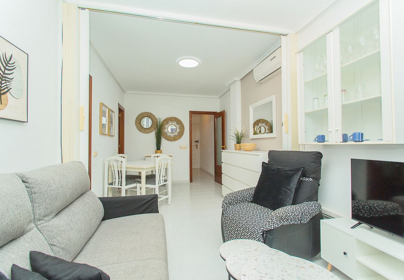 Apartamento en Torrevieja - 039 City Retreat - Alicante Holiday