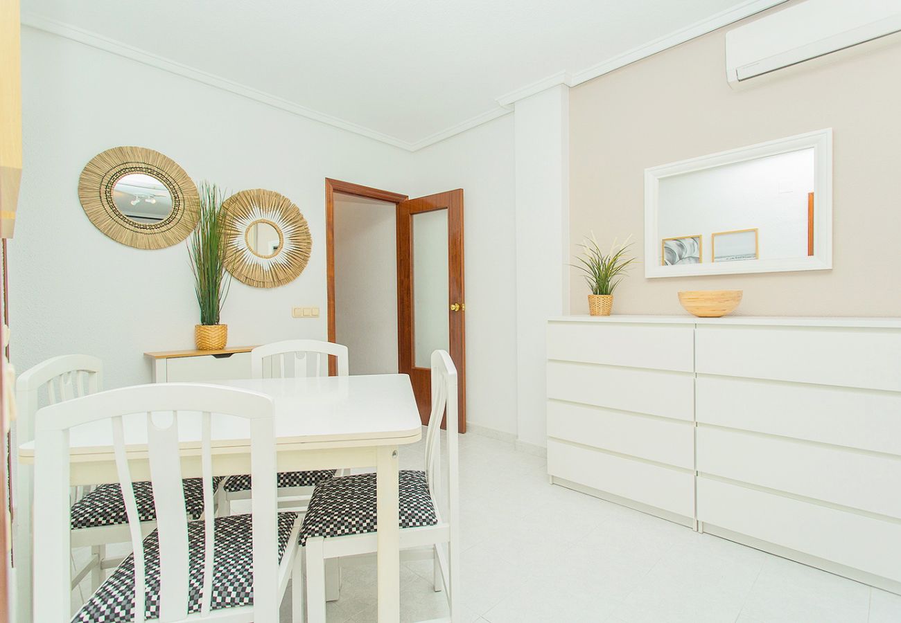 Apartamento en Torrevieja - 039 City Retreat - Alicante Holiday