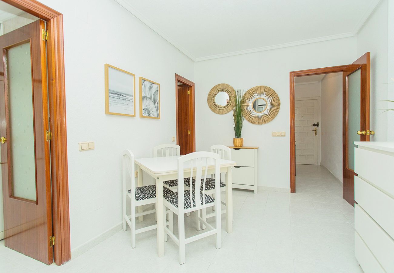 Apartamento en Torrevieja - 039 City Retreat - Alicante Holiday
