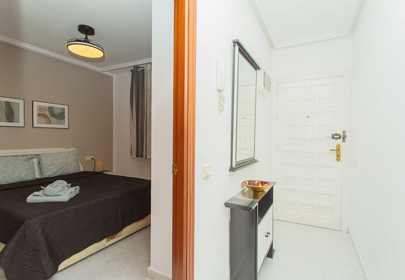 Apartamento en Torrevieja - 039 City Retreat - Alicante Holiday