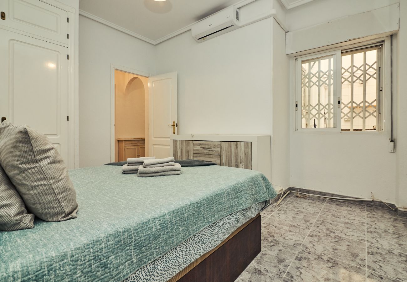 Apartamento en Torrevieja - 153  La Paz Center Alicante-Holiday