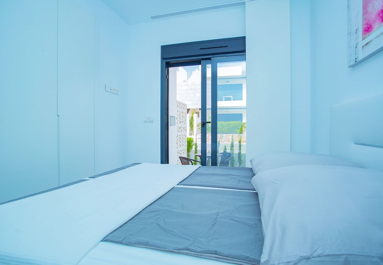 Bungalow in Torrevieja - 217 New Laguna View Jacuzzi  - Alicante Holiday