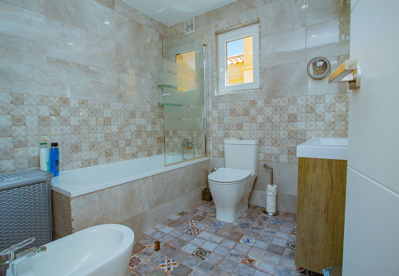 Bungalow in Torrevieja - 080 Family Garden House - Alicante Holiday
