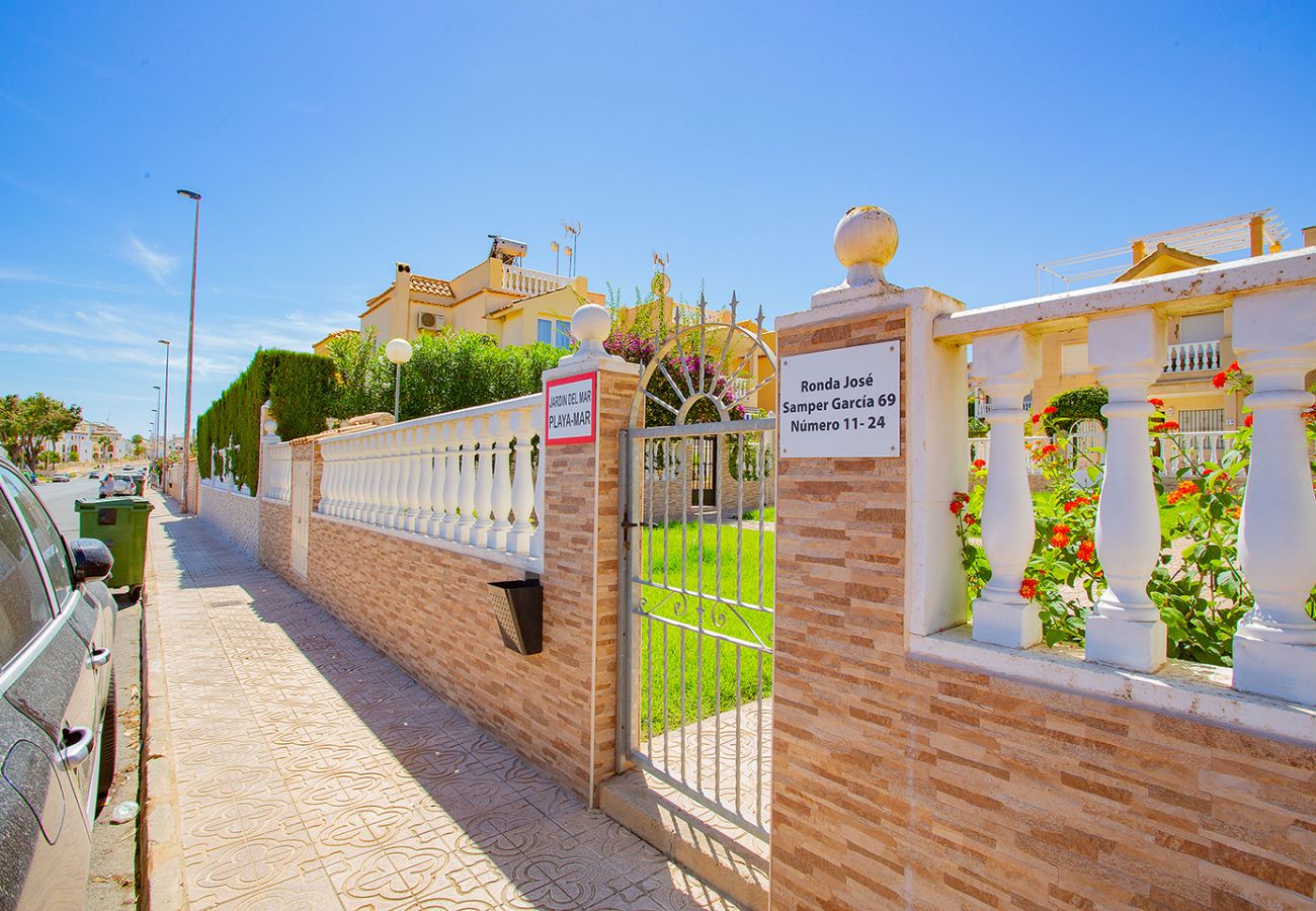 Bungalow in Torrevieja - 080 Family Garden House - Alicante Holiday