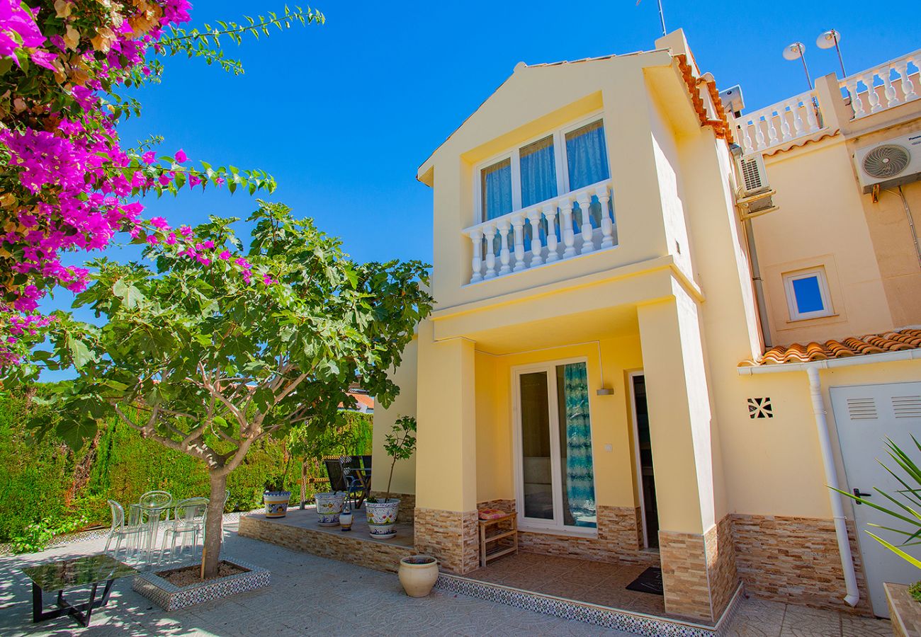 Bungalow in Torrevieja - 080 Family Garden House - Alicante Holiday