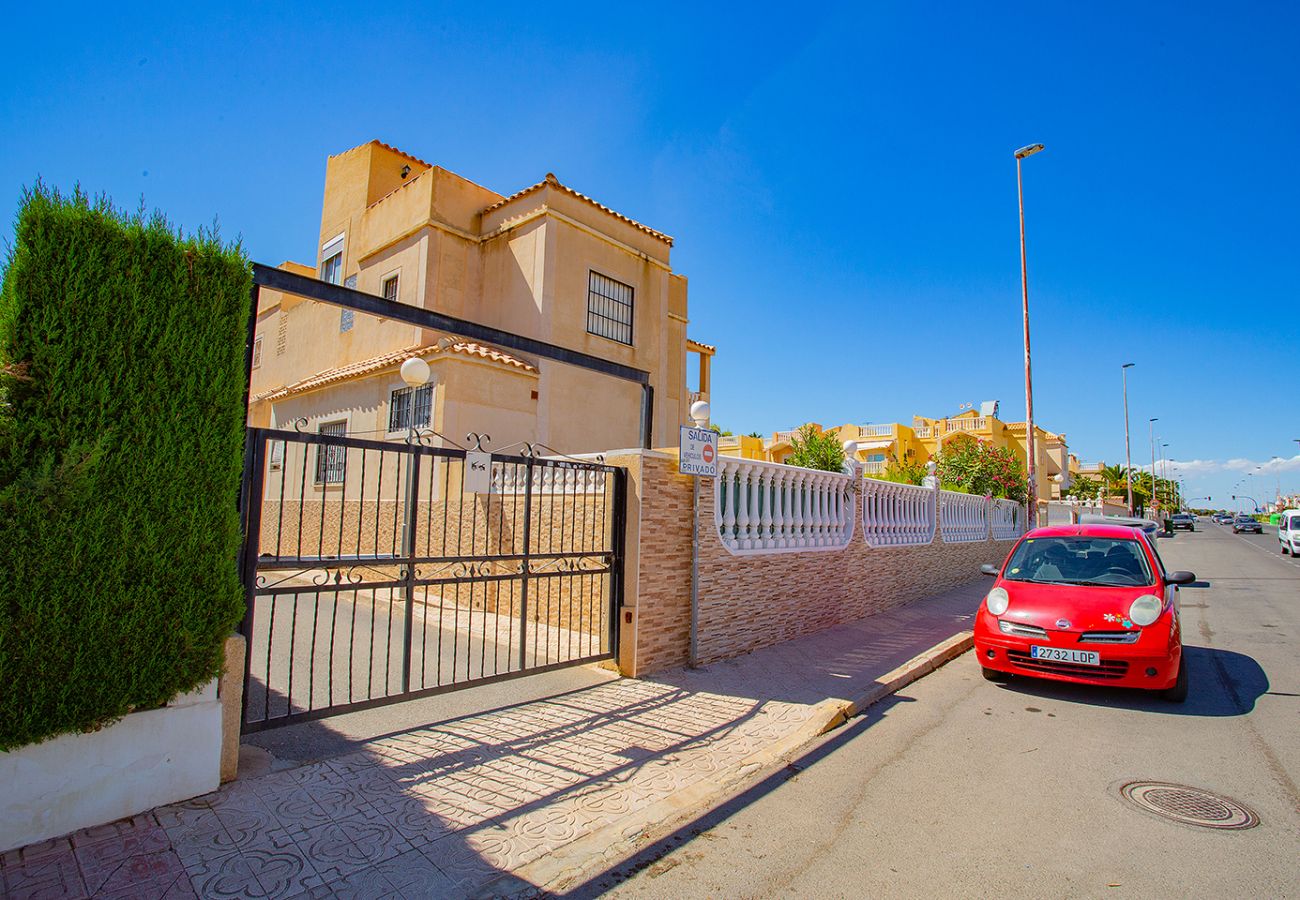 Bungalow in Torrevieja - 080 Family Garden House - Alicante Holiday