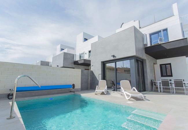 Villa/Dettached house in Torrevieja - 208 Luxury Villa  Pool Sauna Cinema - Alicante Hol
