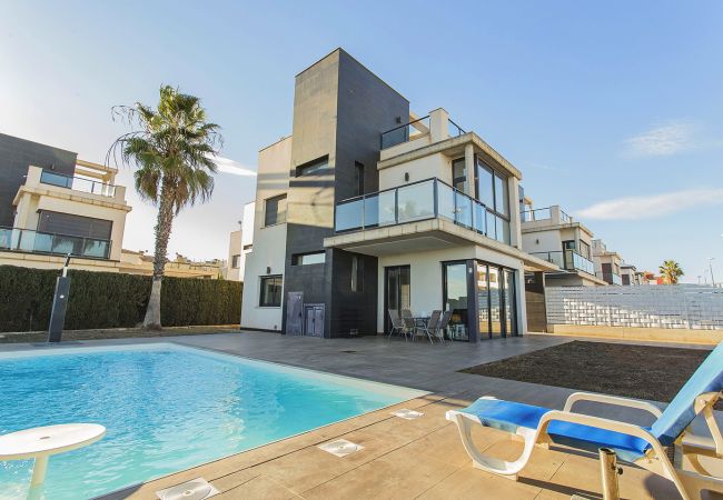 Villa/Dettached house in Cabo Roig - 204 Luxury Villa Alicante holiday