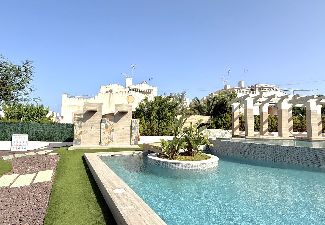 Apartment in Torrevieja - 206 Luxury Apartment Alicante Holiday