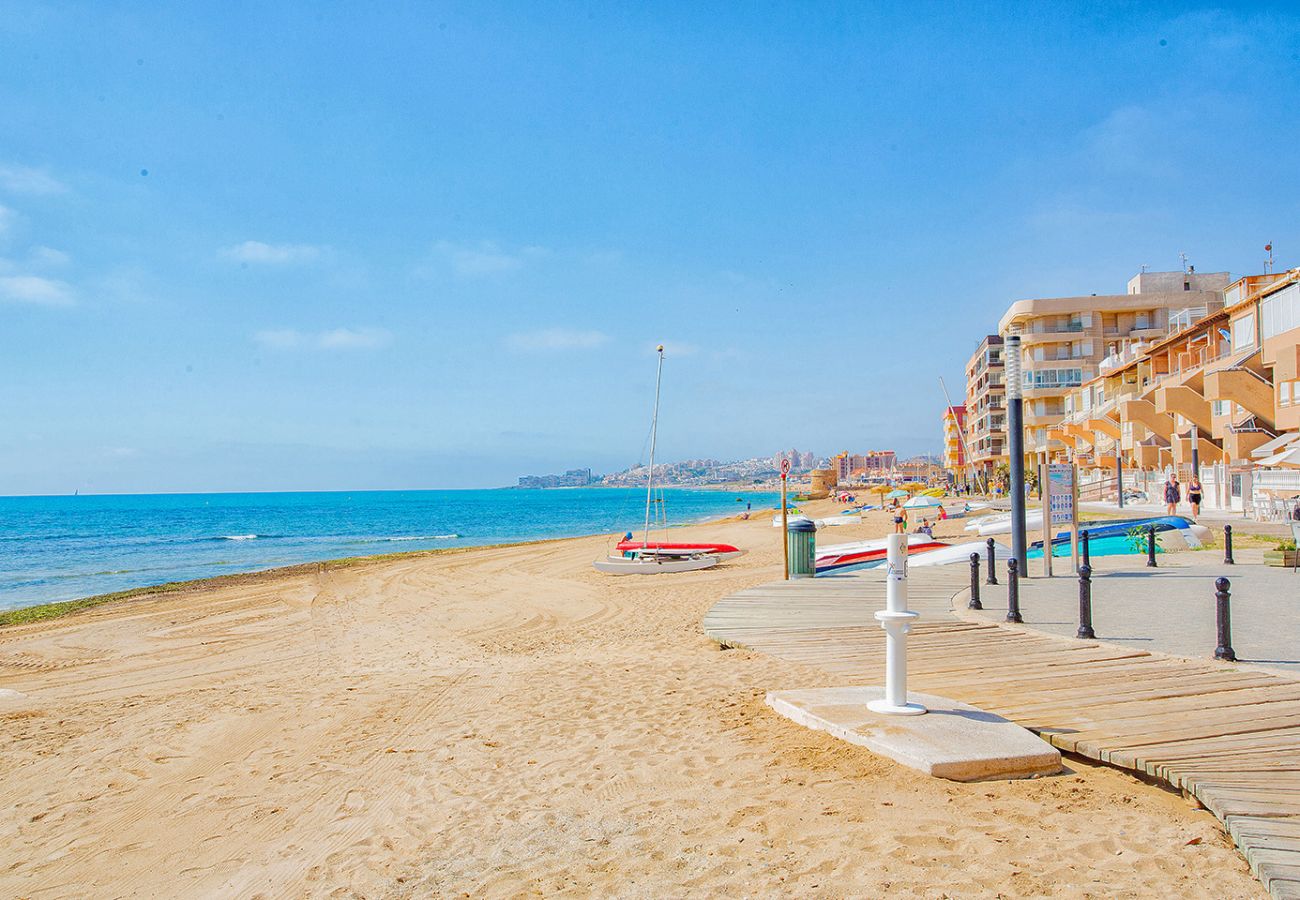 Апартаменты на Торревьеха / Torrevieja - 041 Mar View Terrace - Alicante Holiday