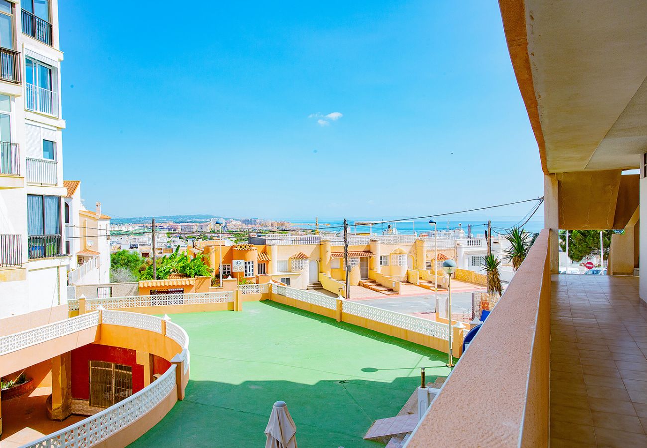 Апартаменты на Торревьеха / Torrevieja - 041 Mar View Terrace - Alicante Holiday