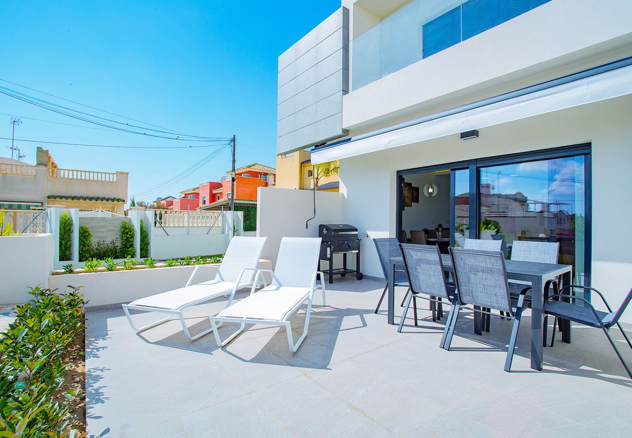 Бунгало на Торревьеха / Torrevieja - 218 New Laguna View Jacuzzi - Alicante Holiday
