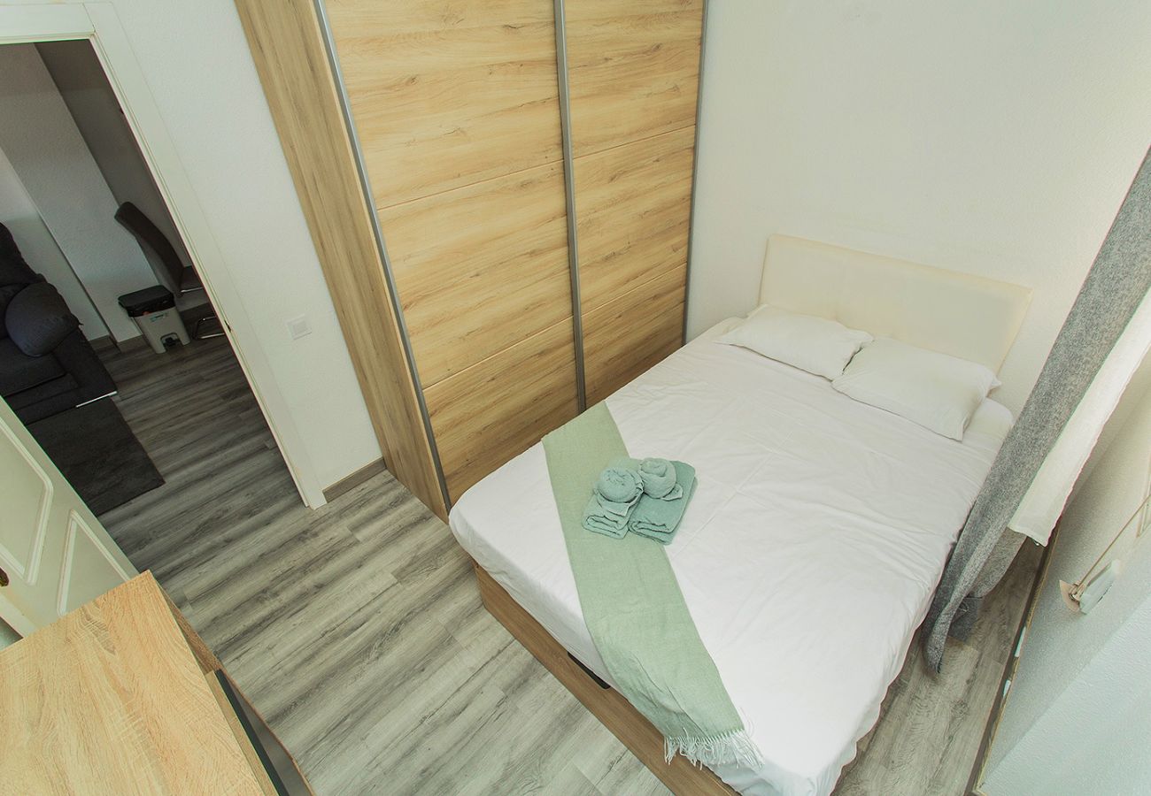 Апартаменты на Торревьеха / Torrevieja - 001 Lirio Apartment - Alicante Holiday